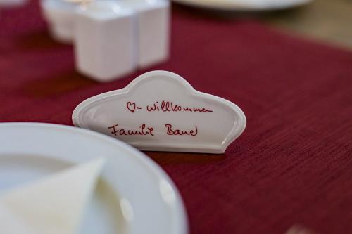 Für jede Familie ein eigenes Namensschild