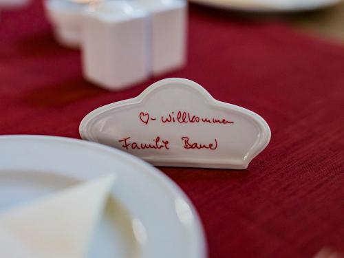 Für jede Familie ein eigenes Namensschild