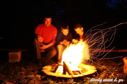 Abends am Lagerfeuer