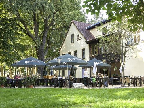Biergarten im Herrenhaus-Park Biergarten im Herrenhaus-Park