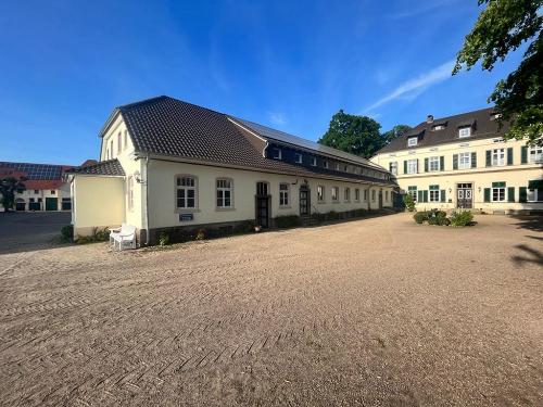 hhundseitenflgel2023-05-31-18-58-29