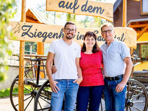Gastgeberfamilie auf dem Ziegenhof im Saaletal