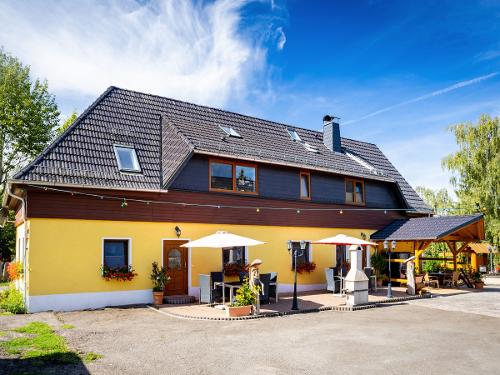 2 Ferienwohnungen mit Terrasse und Grill