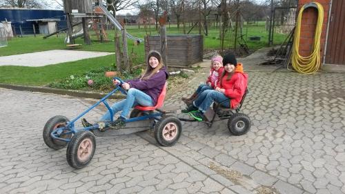 glückliche Gästekinder