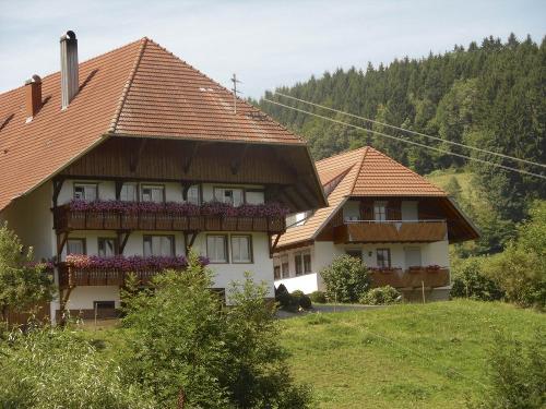 Hofbild u. Ferienhaus