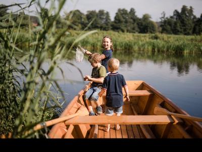 Spielen am Fluss