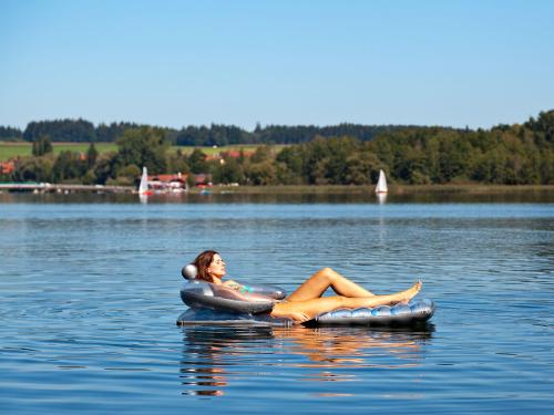 unser Badesee 2,5 km entfernt unser Badesee 2,5 km entfernt