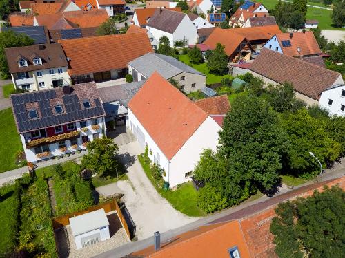 Haus-Hof und Garten