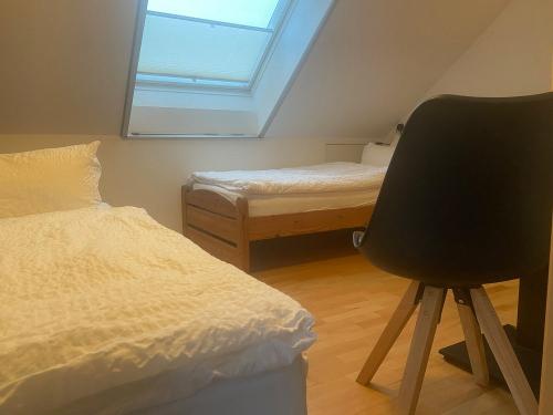 Ferienzimmer Sonnenseite zwei Betten 1