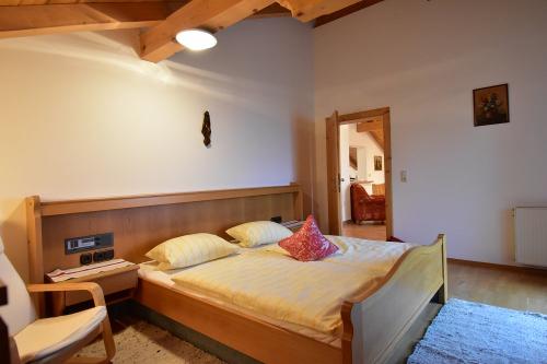 Schlafzimmer 1, FeWo Hochgern