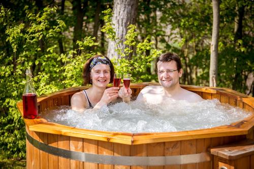 Whirlpool auf der eigenen Gartenterrasse