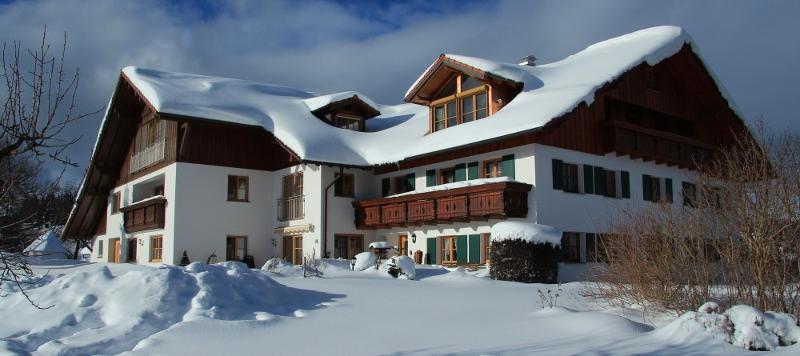 Berghof Kinker im Winter Hausansicht