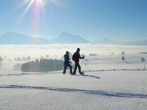 Berghof Kinker Roßhaupten- Ein Wintertraum Schneeschuhwandern Berghof Kinker Roßhaupten- Ein Wintertraum Schneeschuhwandern