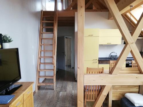 Fewo1 Flur-Treppe zur Galerie