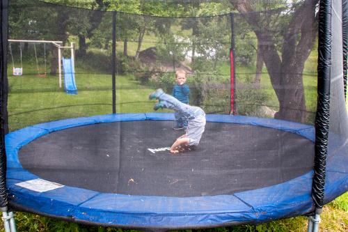 Die Gästekinder lieben unser großes Trampolin