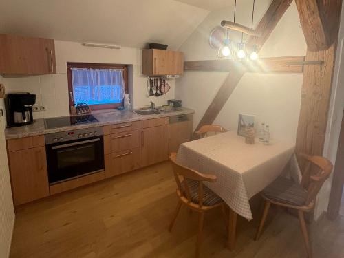 Küche und Essbereich Ferienwohnung Alpenrose