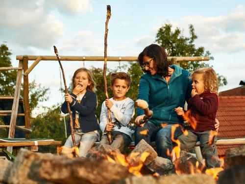 Lagerfeuer mit Stockbrot