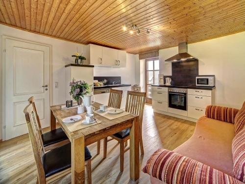 Küche Wohnen Ferienwohnung Edel & Weiß