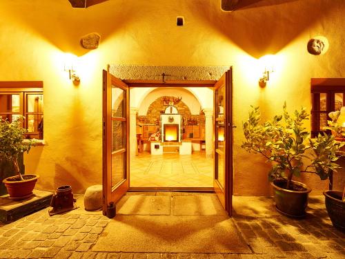 Unsere Taverne von außen