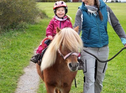... Spaß für den Reiter und das Pony ...