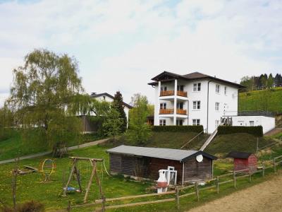 Ferienhaus mit Spielplatz