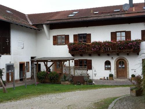 Hofraum mit Sitzgelegenheit