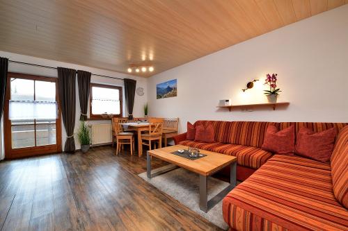 Wohnzimmer in der Fewo Rubihorn