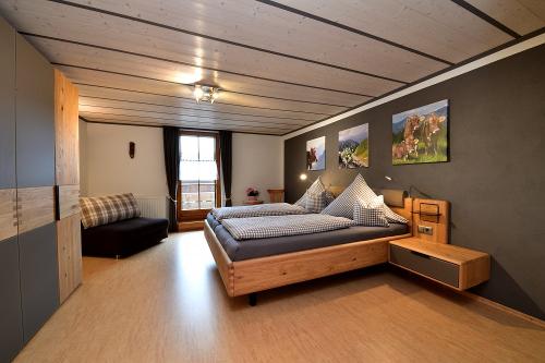großes Schlafzimmer in der Fewo Sonnenkopf