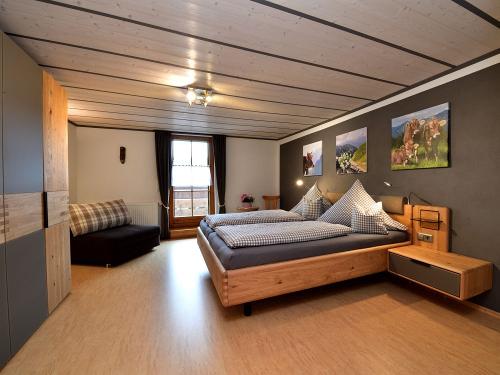 großes Schlafzimmer in der Fewo Sonnenkopf