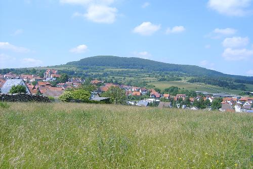 Blick auf Kühndorf und den Dolmar