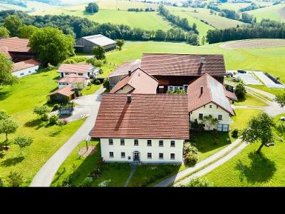 Der Gesamte Gschwendnerhof von oben  -