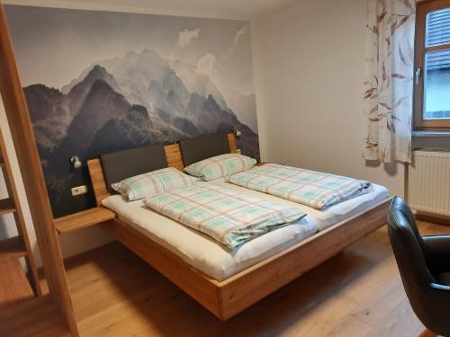 Schlafzimmer mit TV - in FW Waldblick
