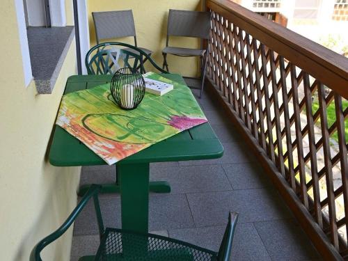 Sitzmöglichkeit am Balkon - Waldblick