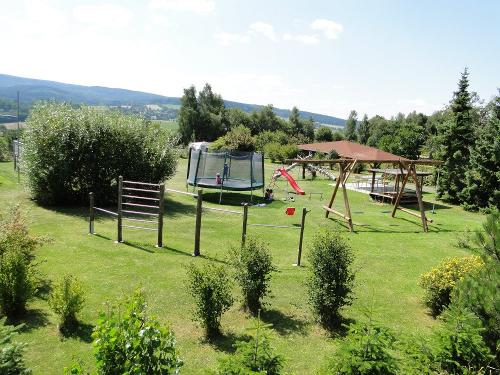 Spielplatz mit Torwand