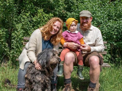 Carsten Lenz mit Familie und Hund
