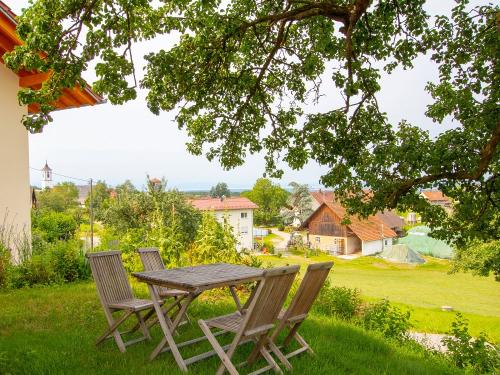 Sitzplatz unterm Baum