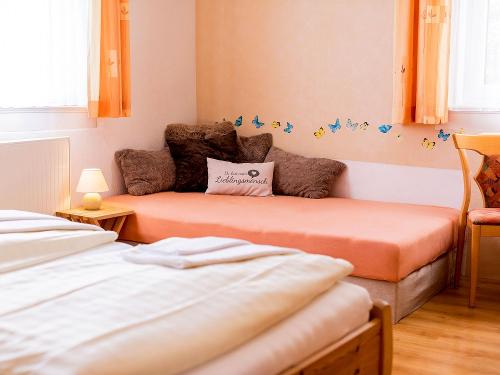 Dreibettzimmer mit Schlafsofa
