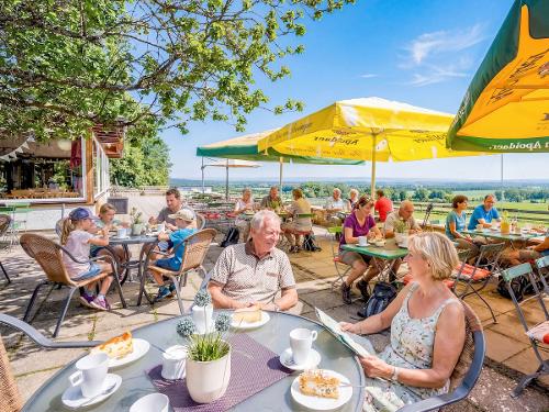 Biergarten im Waldgasthof Hainich Haus