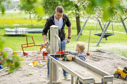 Sandkasten mit Wasserspielplatz
