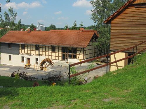 Blick auf Wasserrad