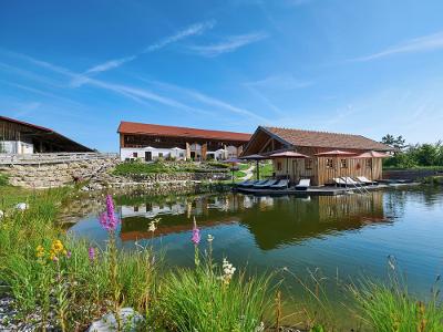 Unser Hof bietet einen Badeteich