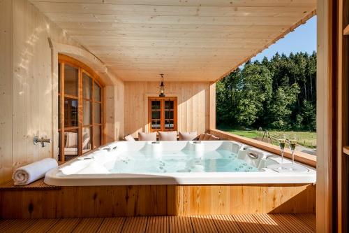 staller-ferienhof-whirlpool