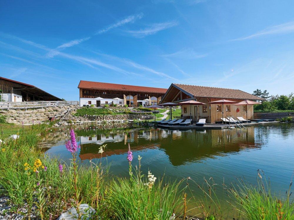 Unser Hof bietet einen Badeteich