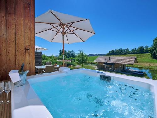 3 Wohnungen verfügen über einen eigenen Whrilpool