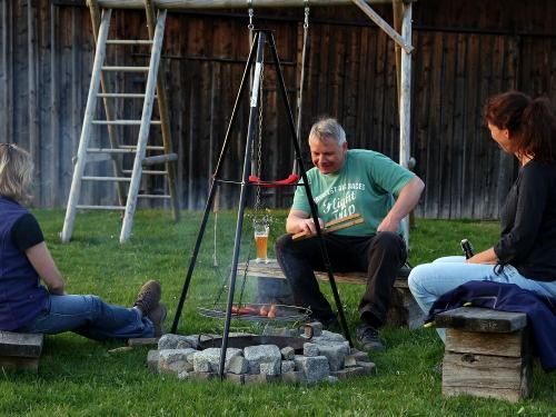 Grillmöglichkeit und Schaukel