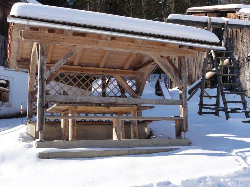 Freisitz und Spielplatz im Winter