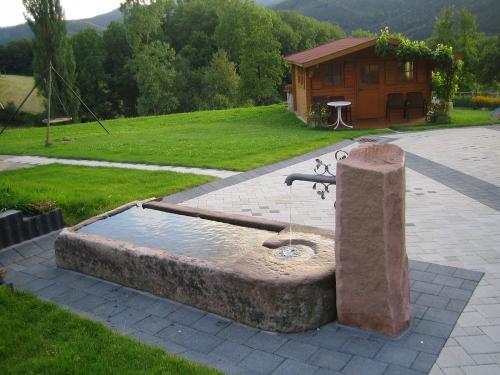 unser Brunnen , Grillplatz und Blockhäusle