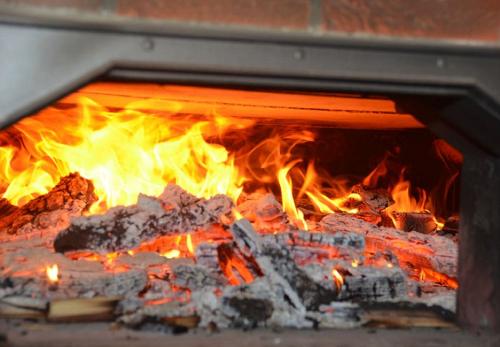 Holzbackofen