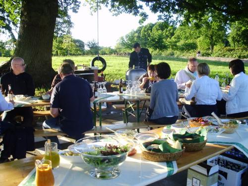 Grillen unter der Eiche