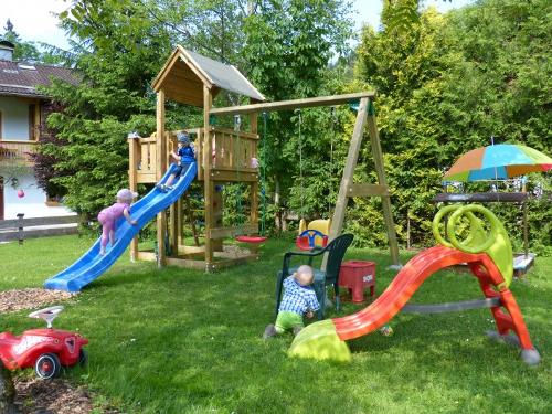 Spielturm im Garten